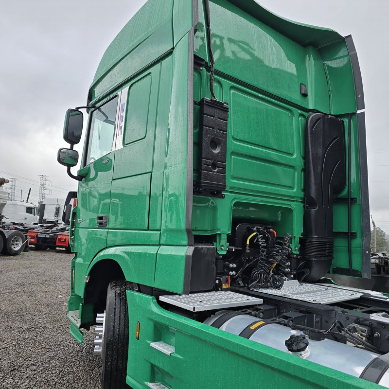 DAF - XF - 2023/2023 - Verde - Sob Consulta