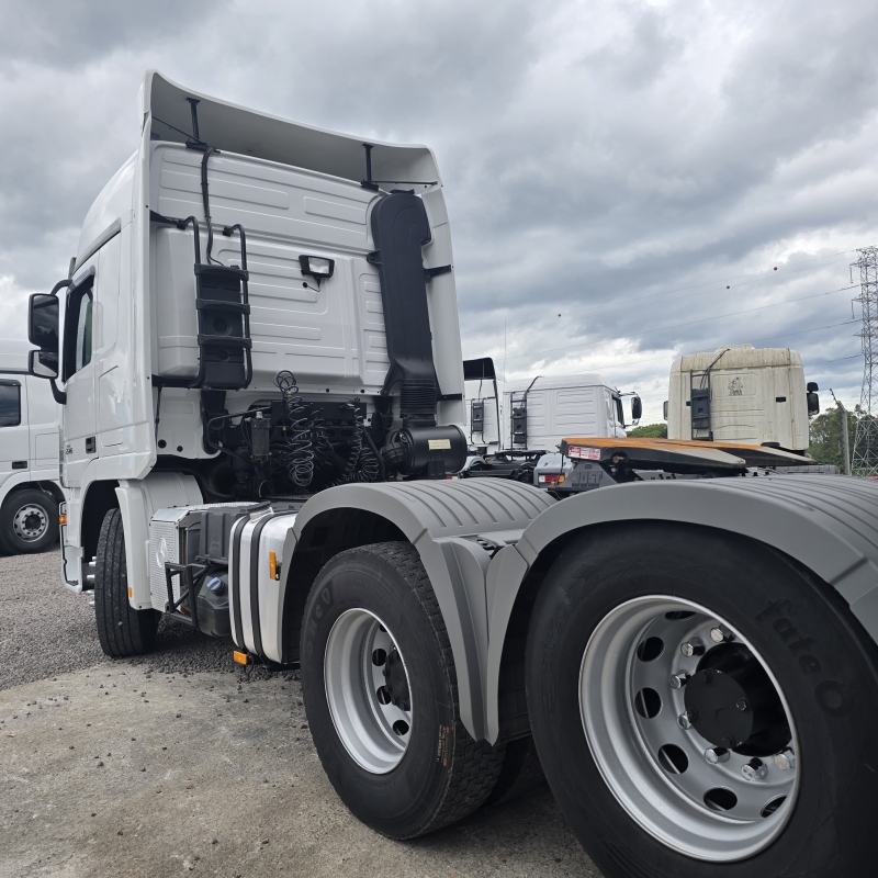 MERCEDES-BENZ - ACTROS 2546 - 2017/2018 - Branca - Sob Consulta