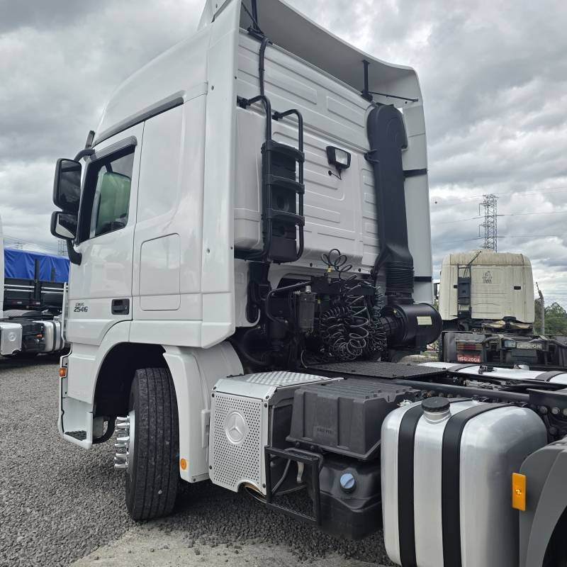 MERCEDES-BENZ - ACTROS 2546 - 2017/2018 - Branca - Sob Consulta