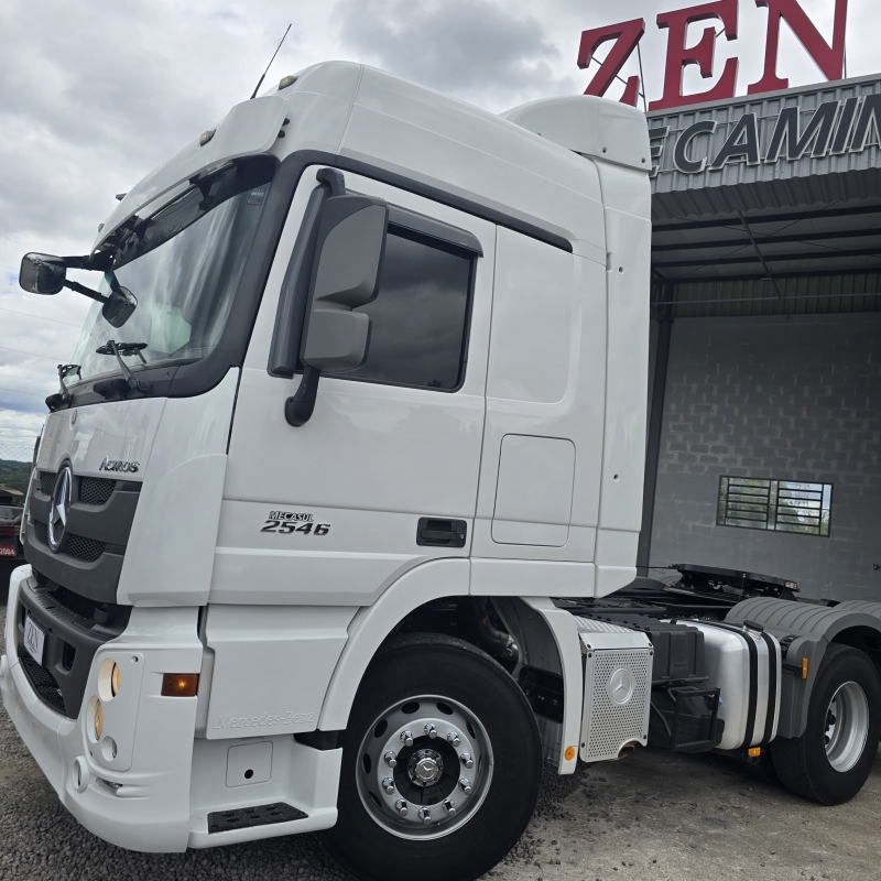 MERCEDES-BENZ - ACTROS 2546 - 2017/2018 - Branca - Sob Consulta