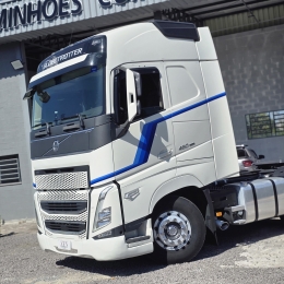 VOLVO - FH - 2022/2022 - Branca - Sob Consulta