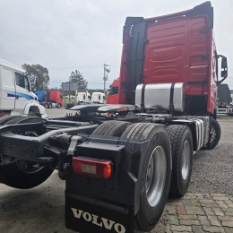 VOLVO - FH - 2021/2021 - Vermelha - Sob Consulta