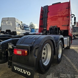 VOLVO - FH - 2021/2022 - Vermelha - Sob Consulta