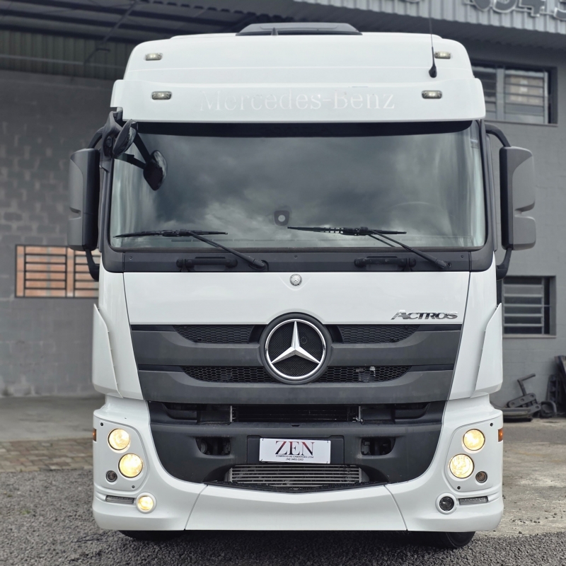 MERCEDES-BENZ - ACTROS 2546 - 2017/2018 - Branca - Sob Consulta