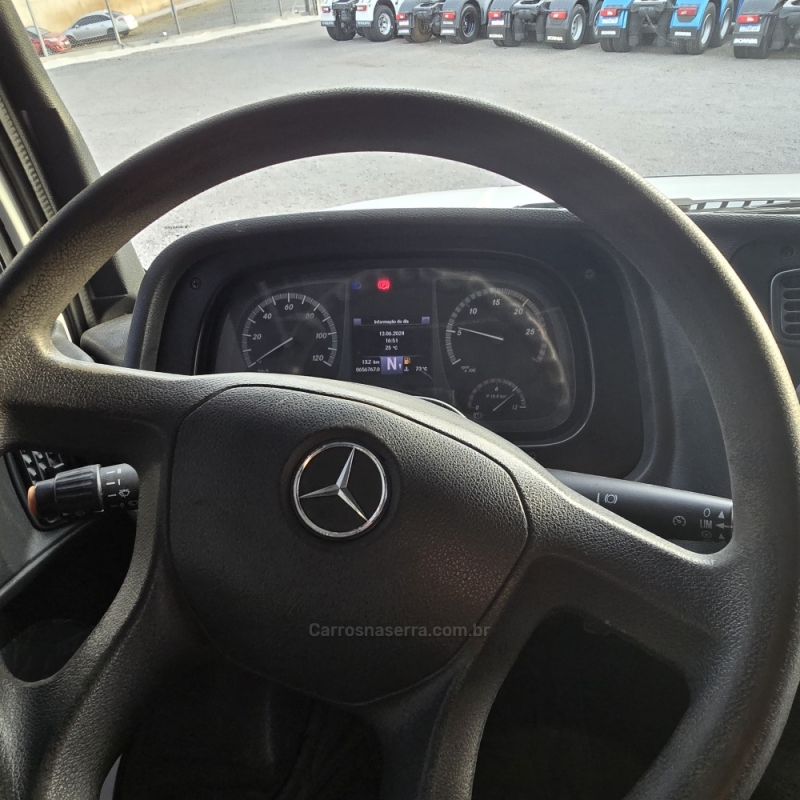 MERCEDES-BENZ - ATRON 1635 - 2018/2019 - Branca - Sob Consulta