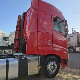 VOLVO - FH - 2021/2022 - Vermelha - Sob Consulta