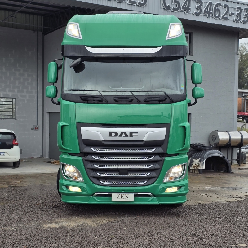 DAF - XF - 2023/2023 - Verde - Sob Consulta