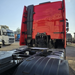 VOLVO - FH - 2021/2022 - Vermelha - Sob Consulta